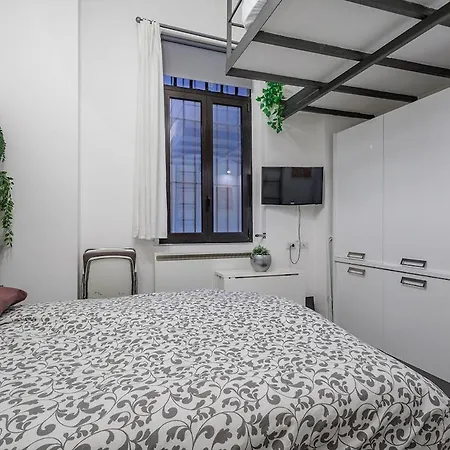 Piccolo Loft Nella Grande Apartment